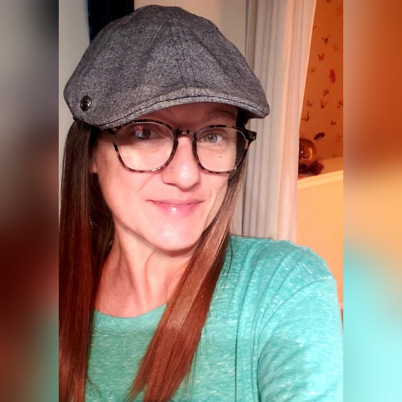 Meet your Posher, Mandy - Picture 2 of 4